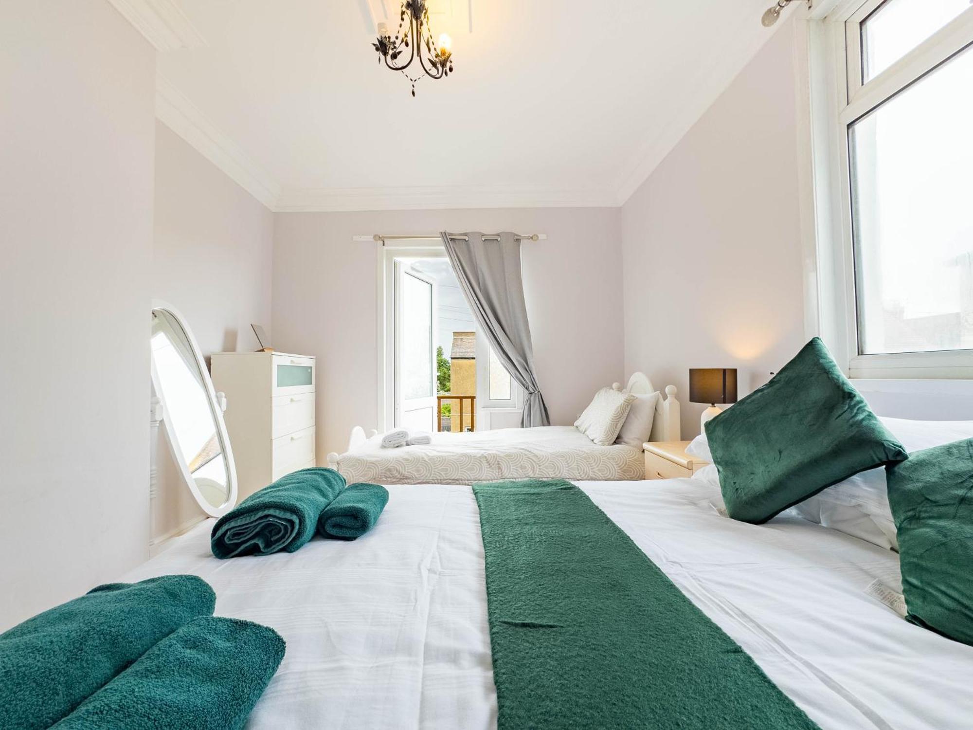 2 Bedroom Apartment Саутенд-он-Си Экстерьер фото